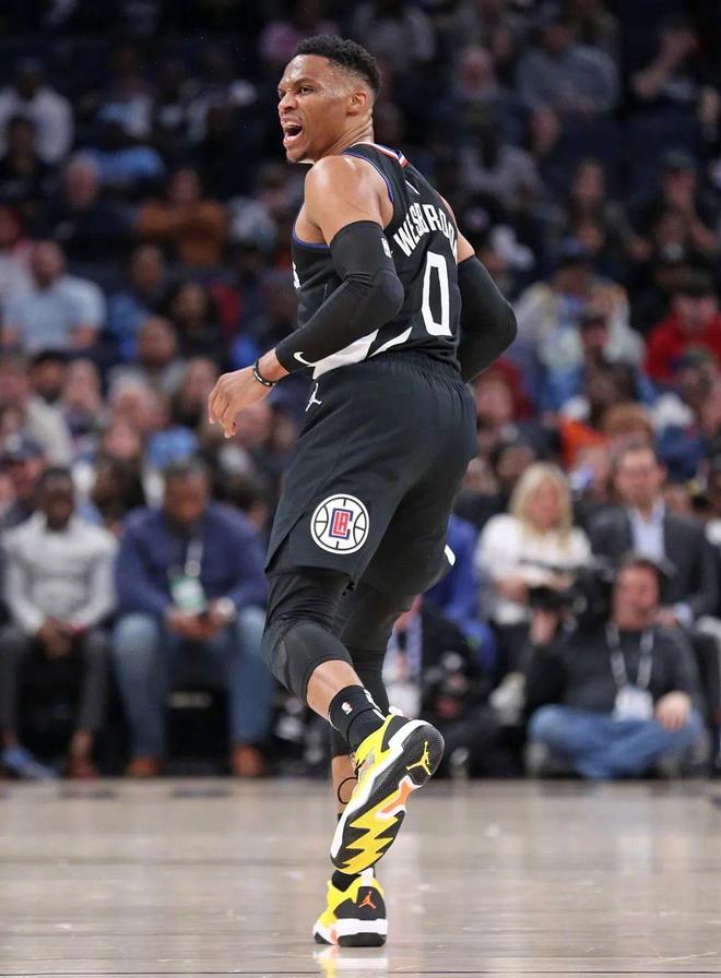 关于莱比锡围绕社区盾门线救险今夜洛杉矶湖人止住颓势，洛杉矶快船赛前复出首秀都惊呆了的信息